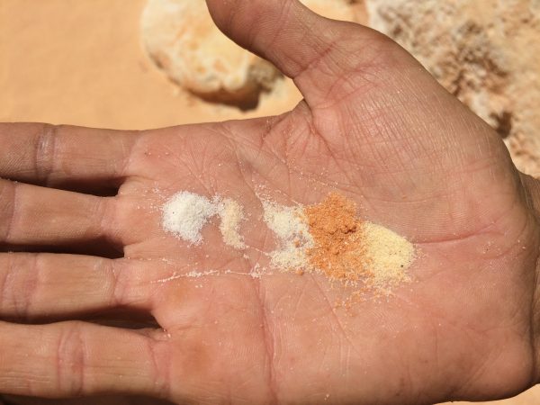 13 couleurs de sable différentes dans les falaises de Morro Branco