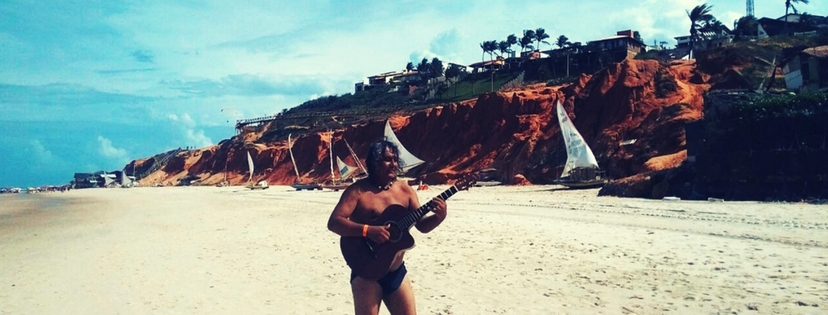 Sur la plage de Canoa Quebrada